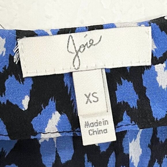 Joie Blue Animal Print Silk Blouse NWOT - Picture 5 of 10